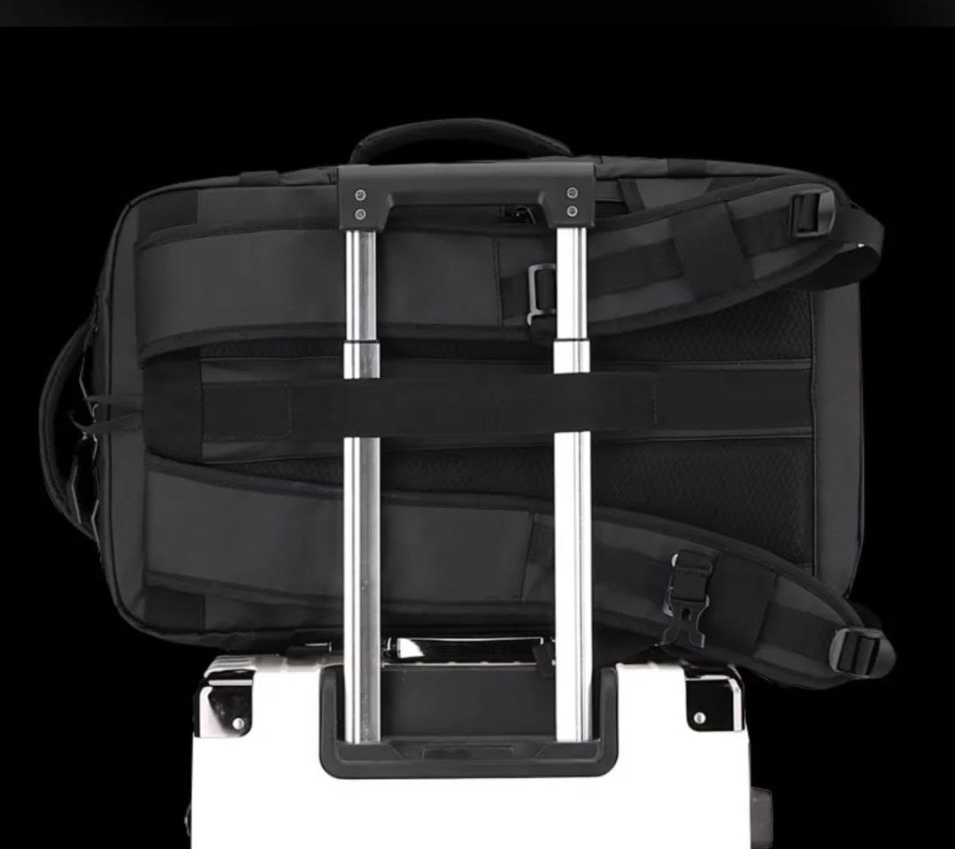 Sac à dos multifonction noir.