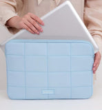 Pochette Ordinateur Matelassée – Élégance et Protection