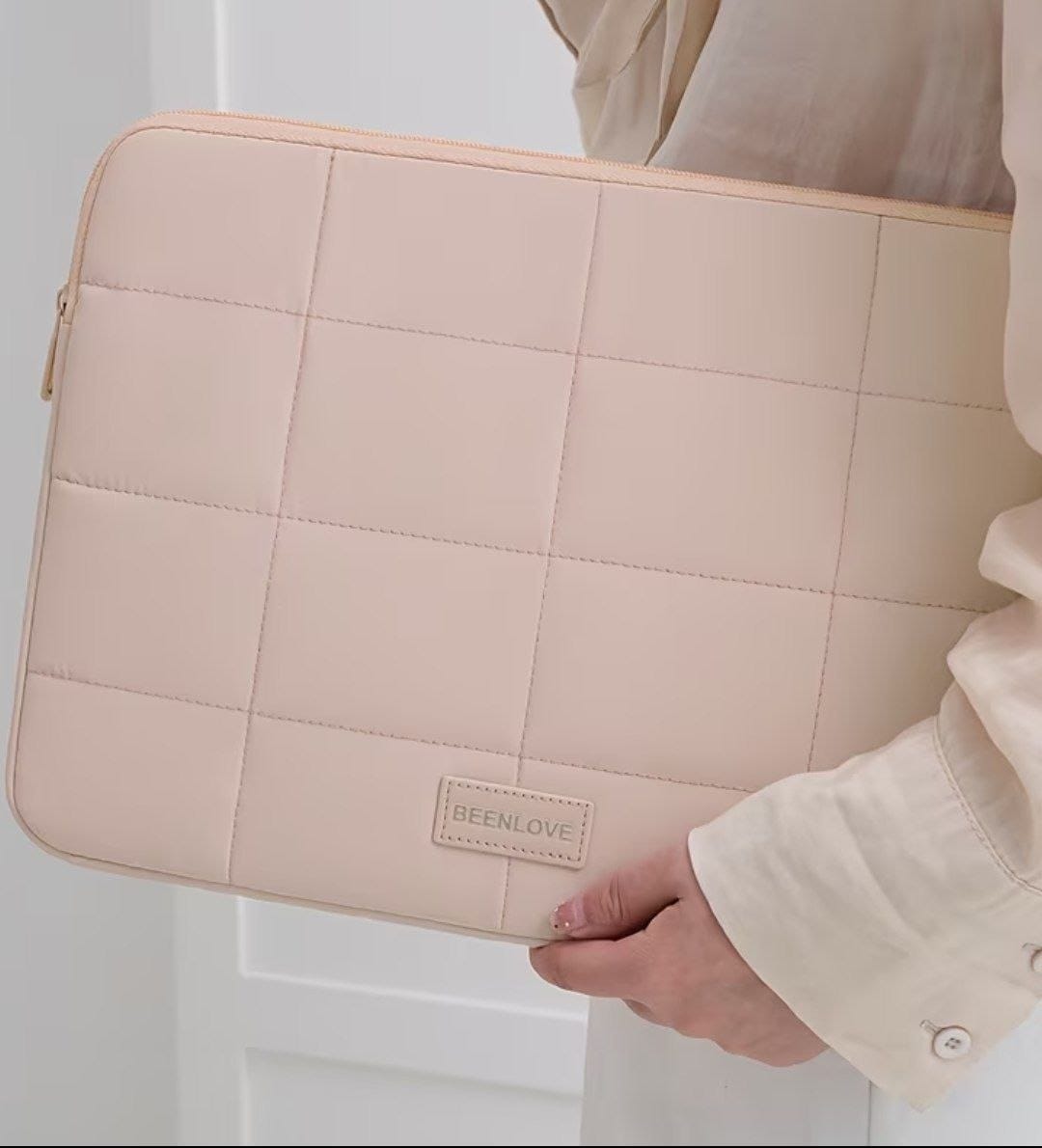 Pochette Ordinateur Matelassée – Élégance et Protection