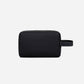 Pochette noire moderne avec organisation pratique et format compact