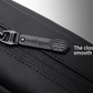 Pochette noire compacte et pratique au design moderne